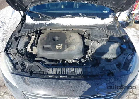 2015 Volvo S60 T5 z USA, uszkodzony, nr VIN YV126MFJ1F1344559